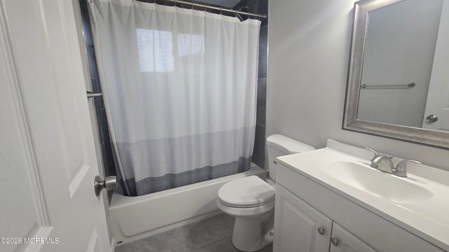 1032 Valley Stream Road, Toms River, NJ 08753