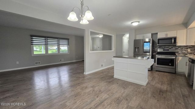 1032 Valley Stream Road, Toms River, NJ 08753