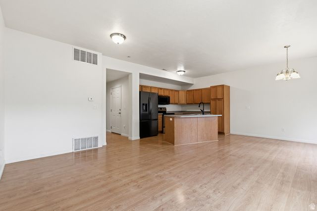 263 E SUNSHINE DR, Saratoga Springs, UT 84043