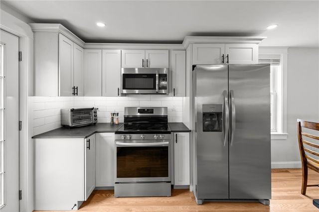 484 Thames Street, Bristol, RI 02809