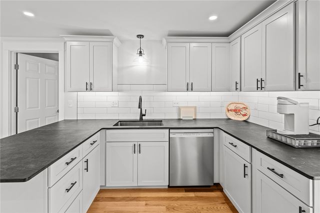 484 Thames Street, Bristol, RI 02809