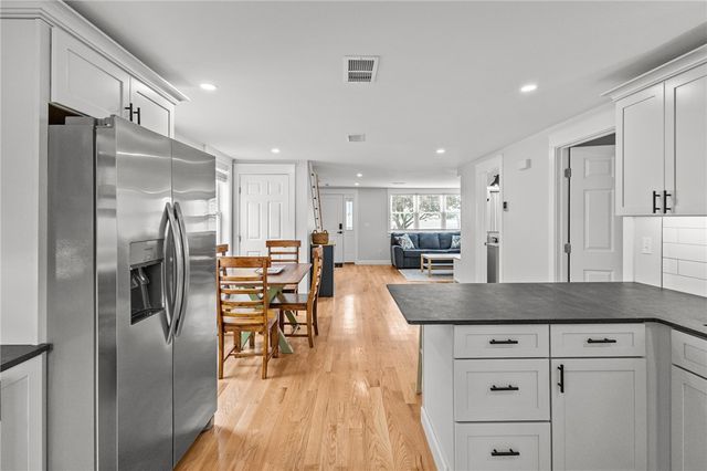 484 Thames Street, Bristol, RI 02809