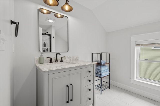 484 Thames Street, Bristol, RI 02809