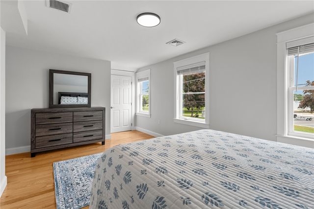 484 Thames Street, Bristol, RI 02809