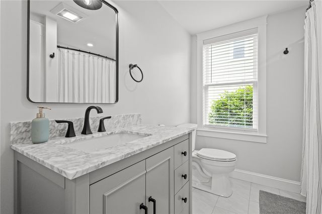 484 Thames Street, Bristol, RI 02809