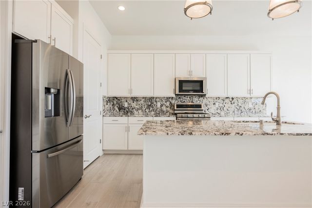 9016 Skye Treeline Street, Las Vegas, NV 89166