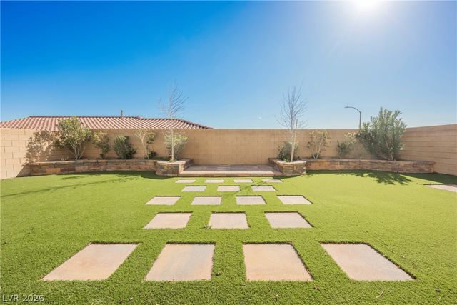 9016 Skye Treeline Street, Las Vegas, NV 89166