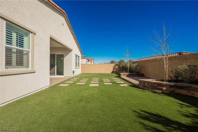 9016 Skye Treeline Street, Las Vegas, NV 89166