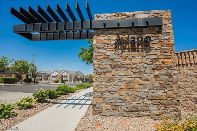 9016 Skye Treeline Street, Las Vegas, NV 89166