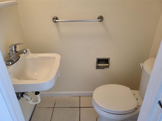 1501 Crescent Cir B12, West Palm Beach, FL 33403