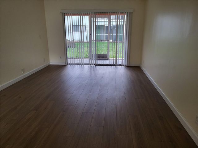 1501 Crescent Cir B12, West Palm Beach, FL 33403