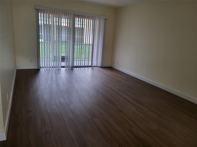 1501 Crescent Cir B12, West Palm Beach, FL 33403