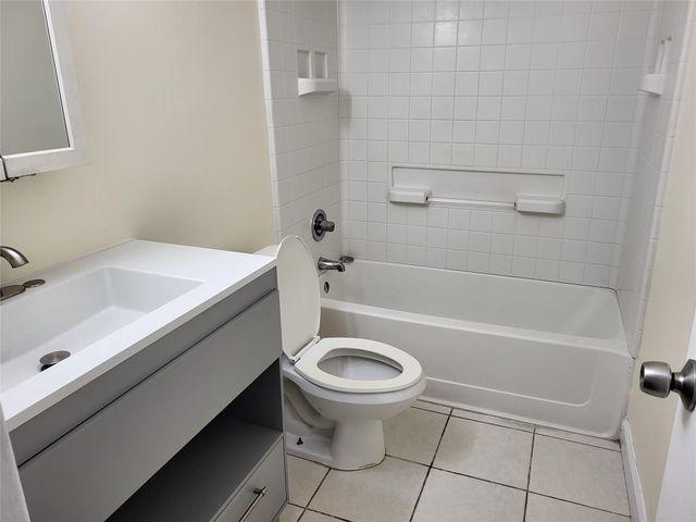 1501 Crescent Cir B12, West Palm Beach, FL 33403