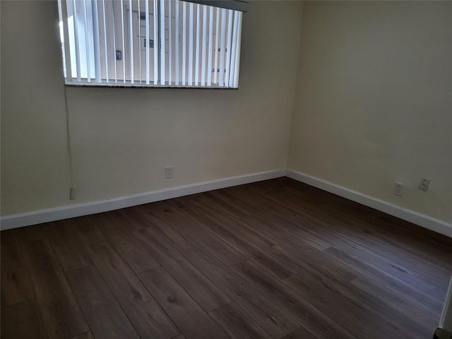 1501 Crescent Cir B12, West Palm Beach, FL 33403