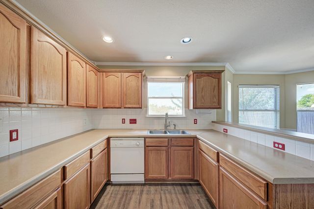 903 Estate DR, Hutto, TX 78634