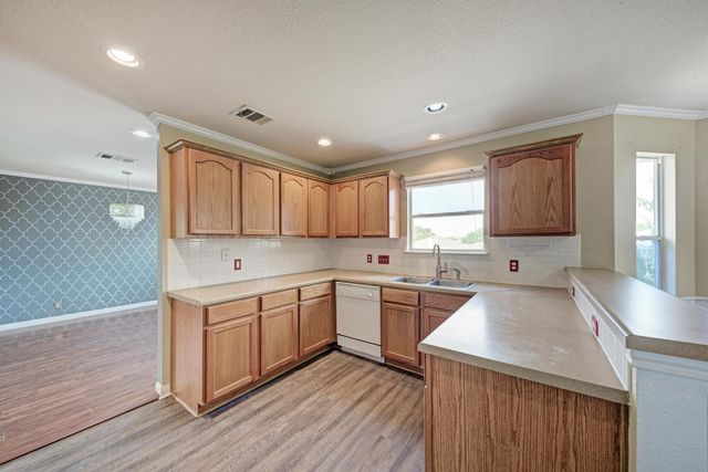 903 Estate DR, Hutto, TX 78634