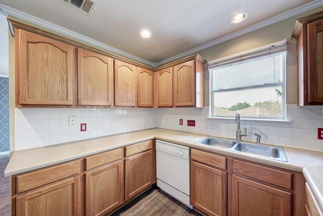 903 Estate DR, Hutto, TX 78634