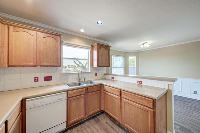 903 Estate DR, Hutto, TX 78634