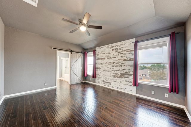 903 Estate DR, Hutto, TX 78634