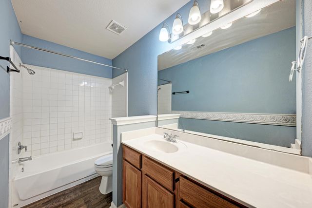 903 Estate DR, Hutto, TX 78634