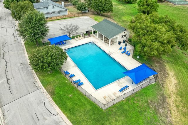 903 Estate DR, Hutto, TX 78634