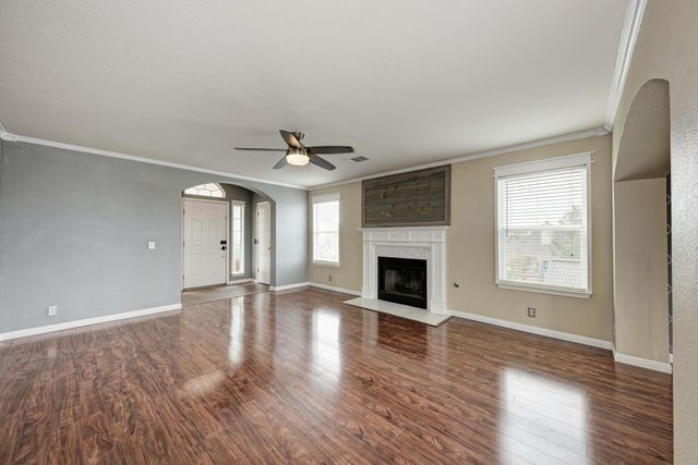 903 Estate DR, Hutto, TX 78634