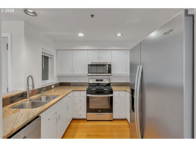 1128 Ne SCHUYLER St 106, Portland, OR 97212