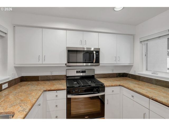 1128 Ne SCHUYLER St 106, Portland, OR 97212