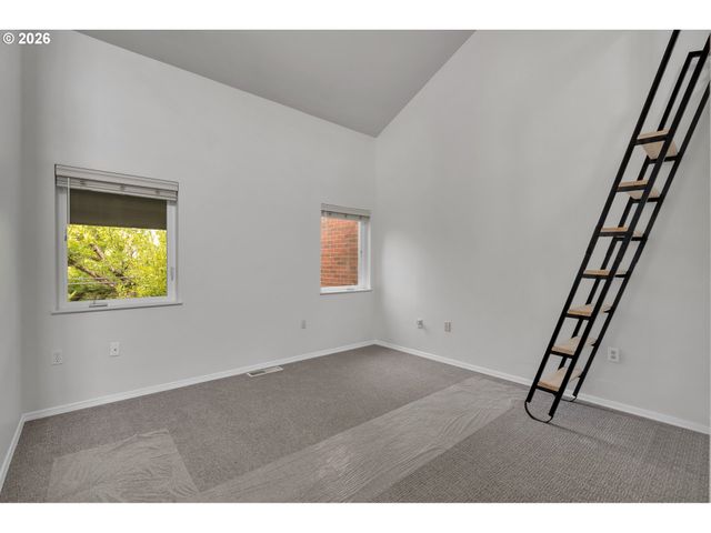 1128 Ne SCHUYLER St 106, Portland, OR 97212