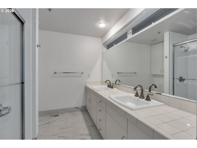 1128 Ne SCHUYLER St 106, Portland, OR 97212