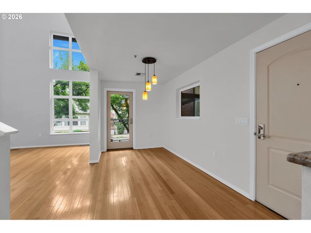 1128 Ne SCHUYLER St 106, Portland, OR 97212