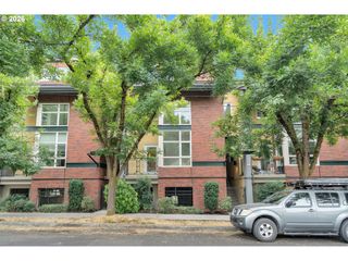 1128 Ne SCHUYLER St 106, Portland, OR 97212