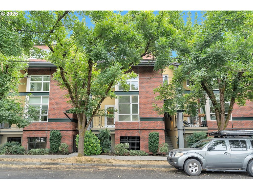 1128 Ne SCHUYLER St 106, Portland, OR 97212