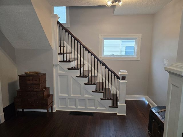 9 E Beech Street, Three Oaks, MI 49128