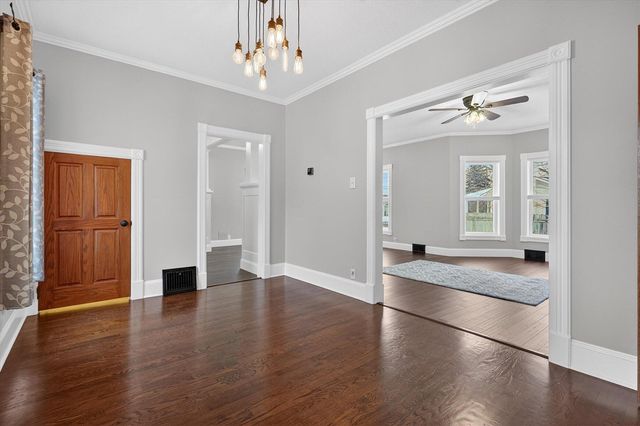 9 E Beech Street, Three Oaks, MI 49128