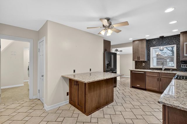 9 E Beech Street, Three Oaks, MI 49128