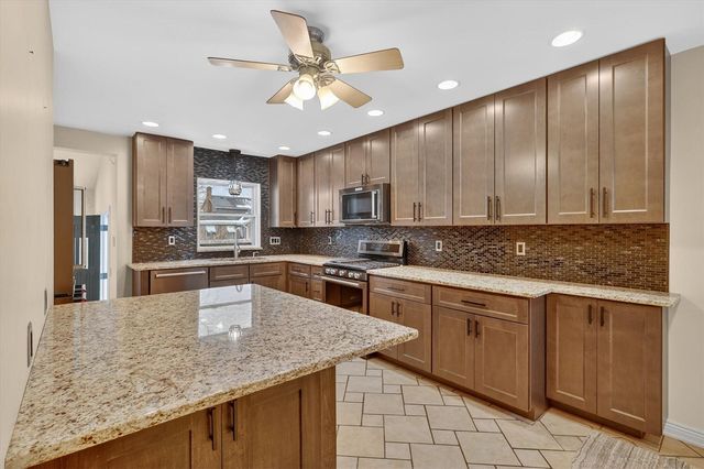 9 E Beech Street, Three Oaks, MI 49128