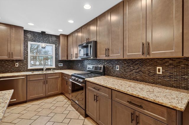 9 E Beech Street, Three Oaks, MI 49128