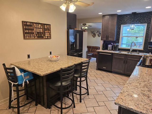 9 E Beech Street, Three Oaks, MI 49128