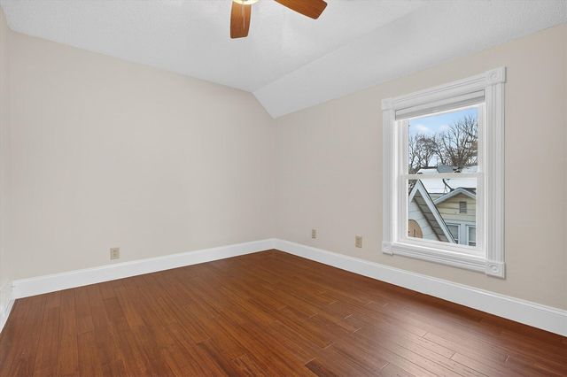 9 E Beech Street, Three Oaks, MI 49128