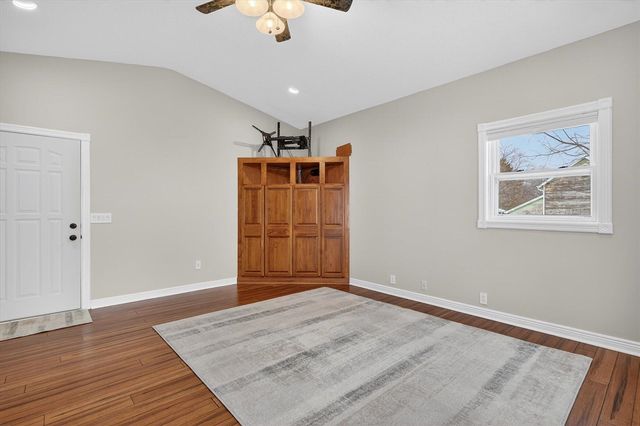 9 E Beech Street, Three Oaks, MI 49128