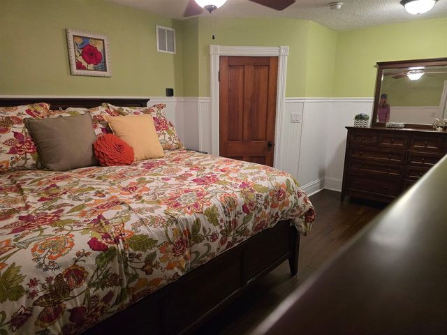 9 E Beech Street, Three Oaks, MI 49128