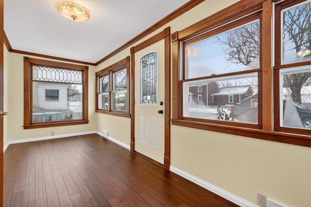 9 E Beech Street, Three Oaks, MI 49128