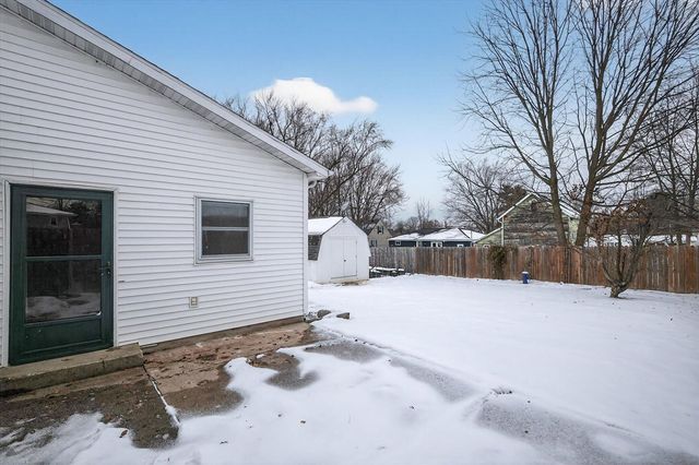 9 E Beech Street, Three Oaks, MI 49128