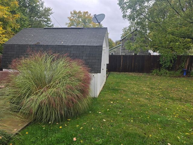 9 E Beech Street, Three Oaks, MI 49128