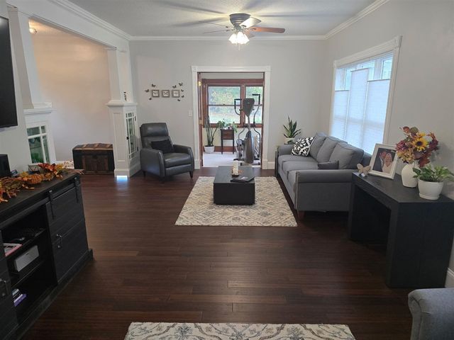 9 E Beech Street, Three Oaks, MI 49128