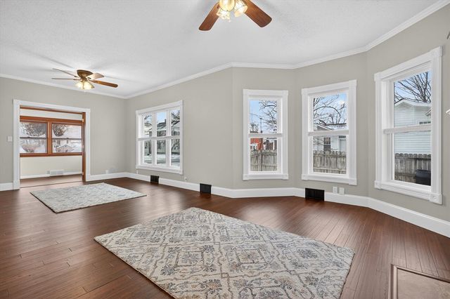 9 E Beech Street, Three Oaks, MI 49128