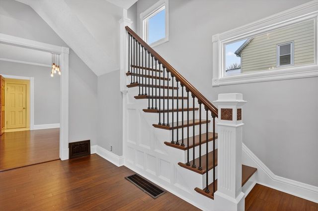 9 E Beech Street, Three Oaks, MI 49128