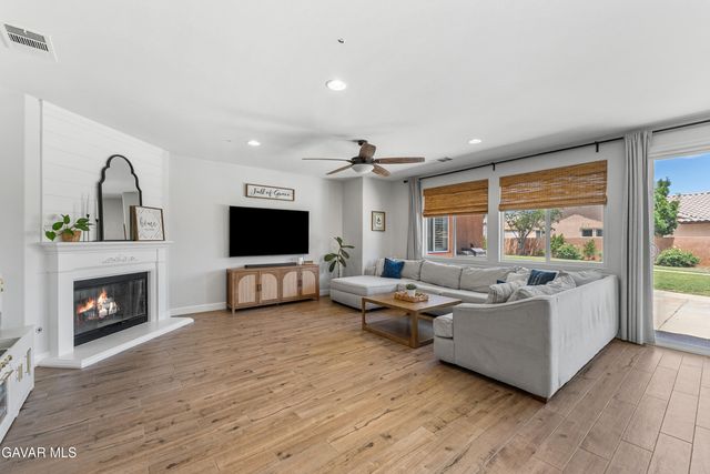 3035 W Avenue M5, Lancaster, CA 93536