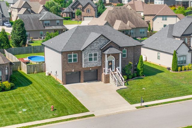 316 Piedmont Pl, Clarksville, TN 37043